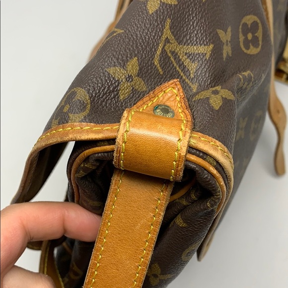 authentic Louis Vuitton Saumur 35 crossbody - Picture 12 of 17